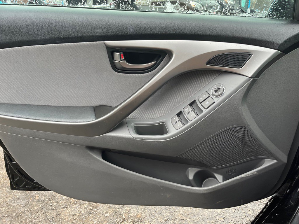 2013 Hyundai Elantra Image 12