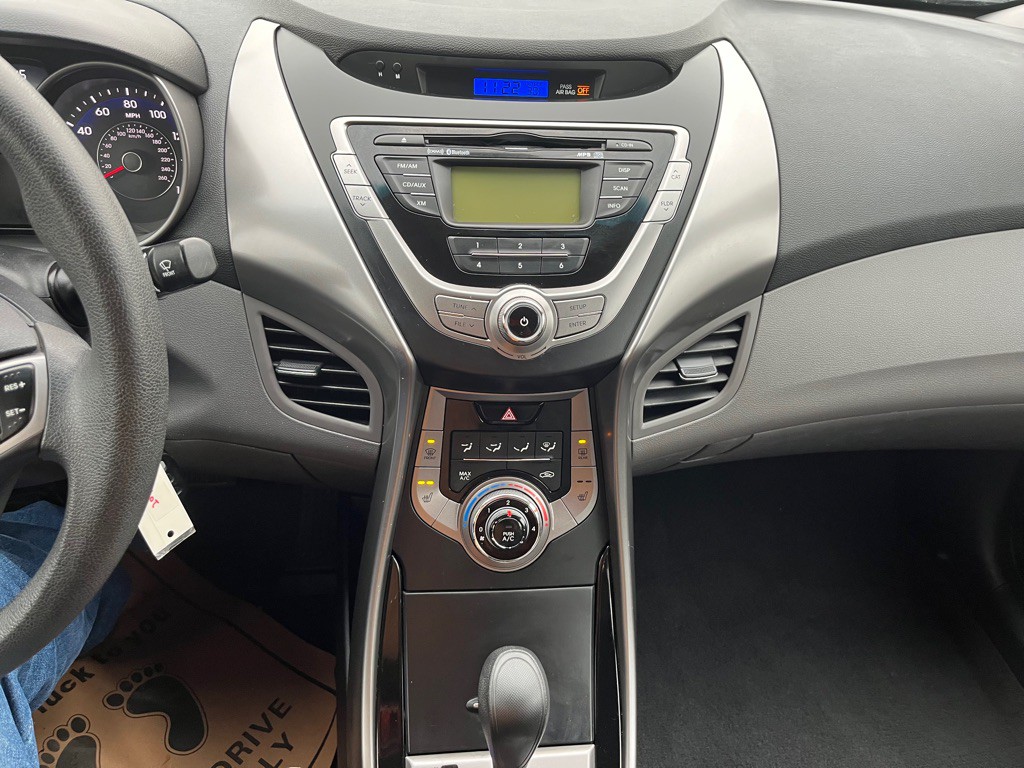 2013 Hyundai Elantra Image 13