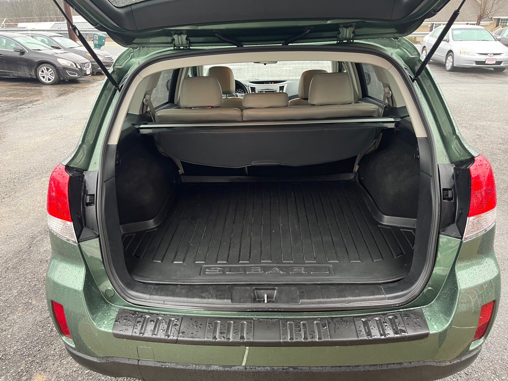 2010 Subaru Outback Image 6