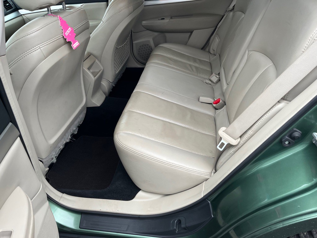 2010 Subaru Outback Image 10