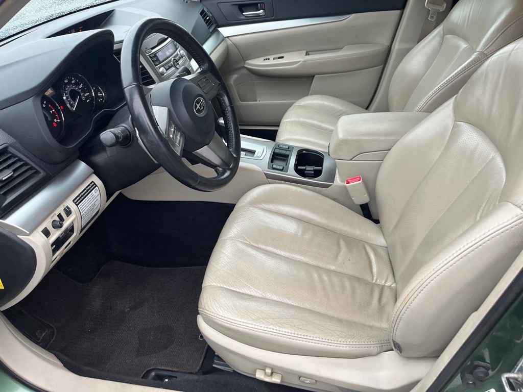 2010 Subaru Outback Image 11