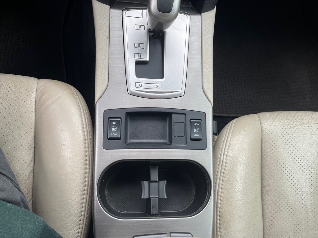 2010 Subaru Outback Image 13