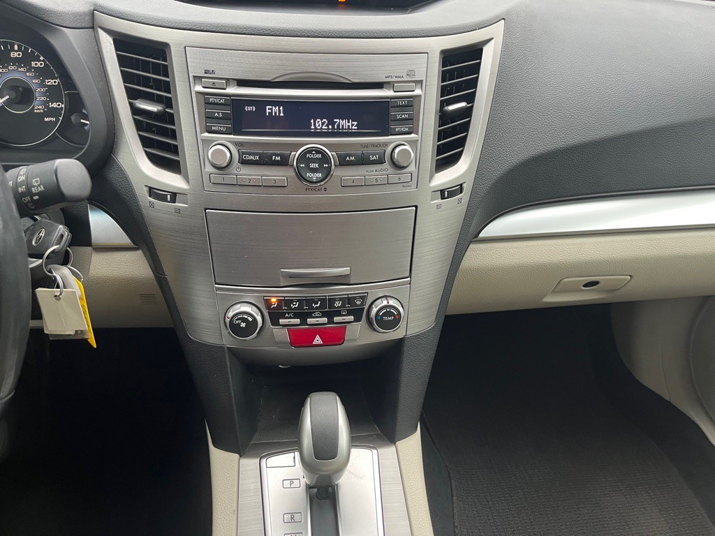 2010 Subaru Outback Image 14