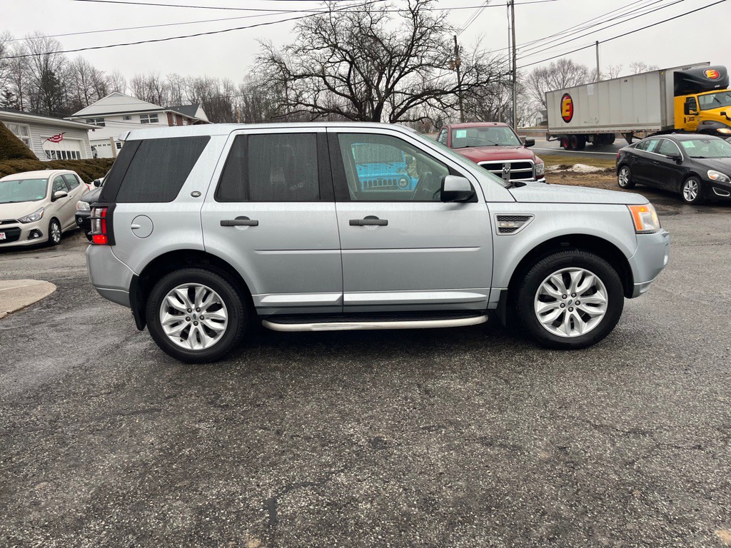 2011 Land Rover LR2 Image 4