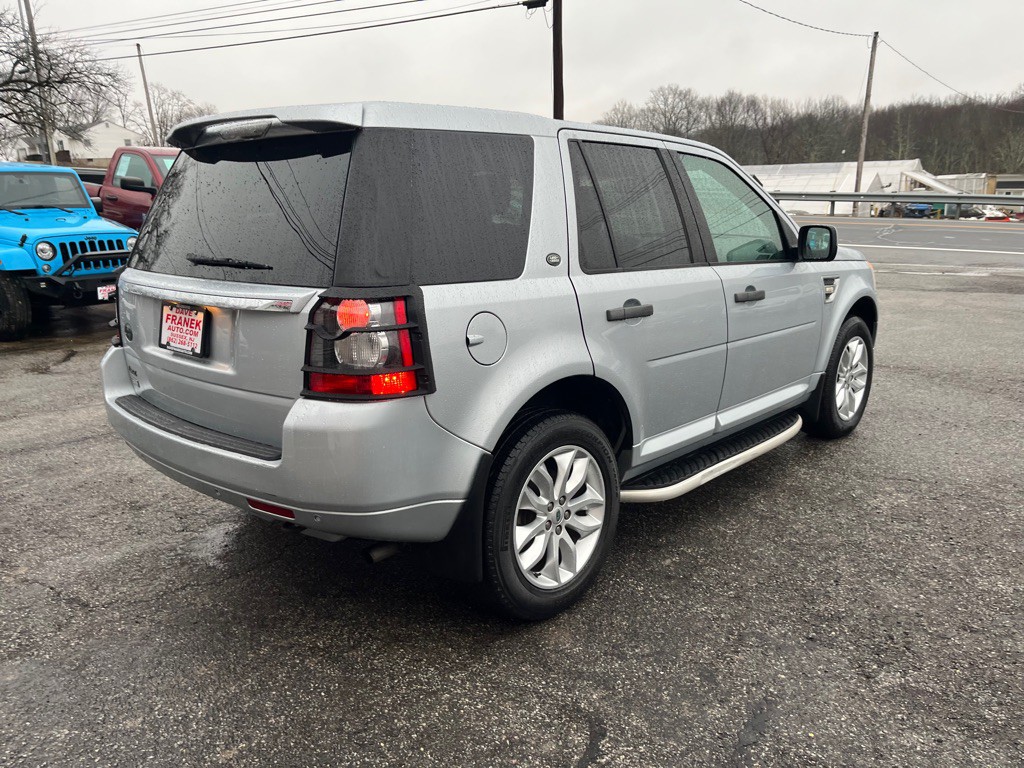 2011 Land Rover LR2 Image 5