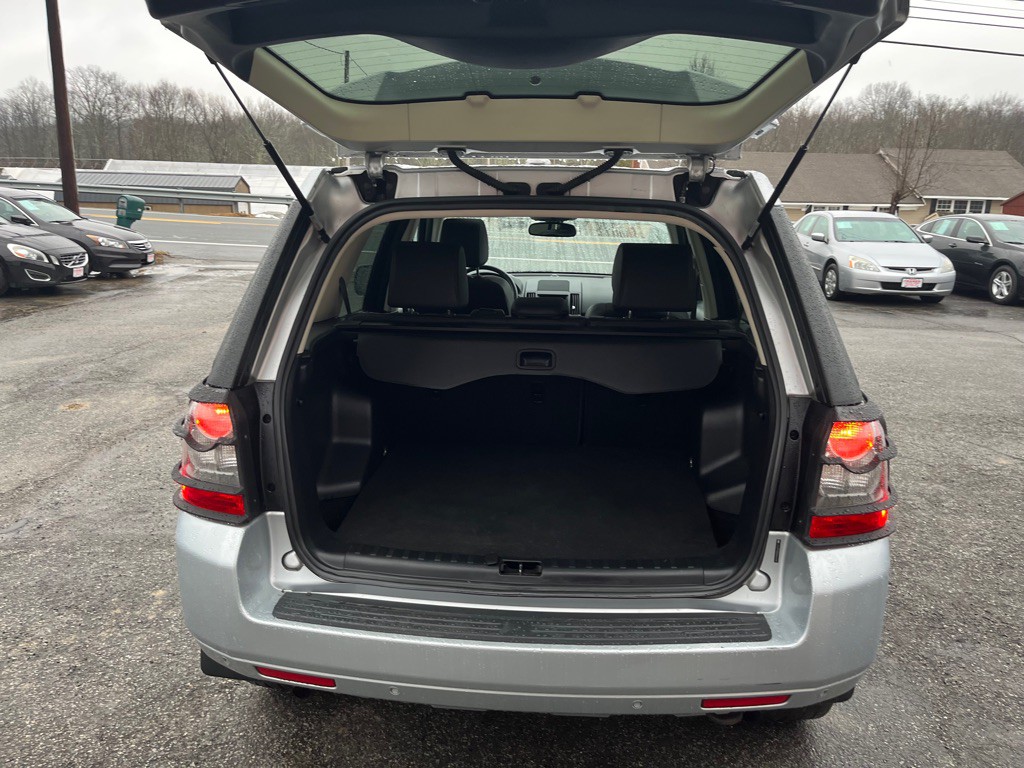 2011 Land Rover LR2 Image 7