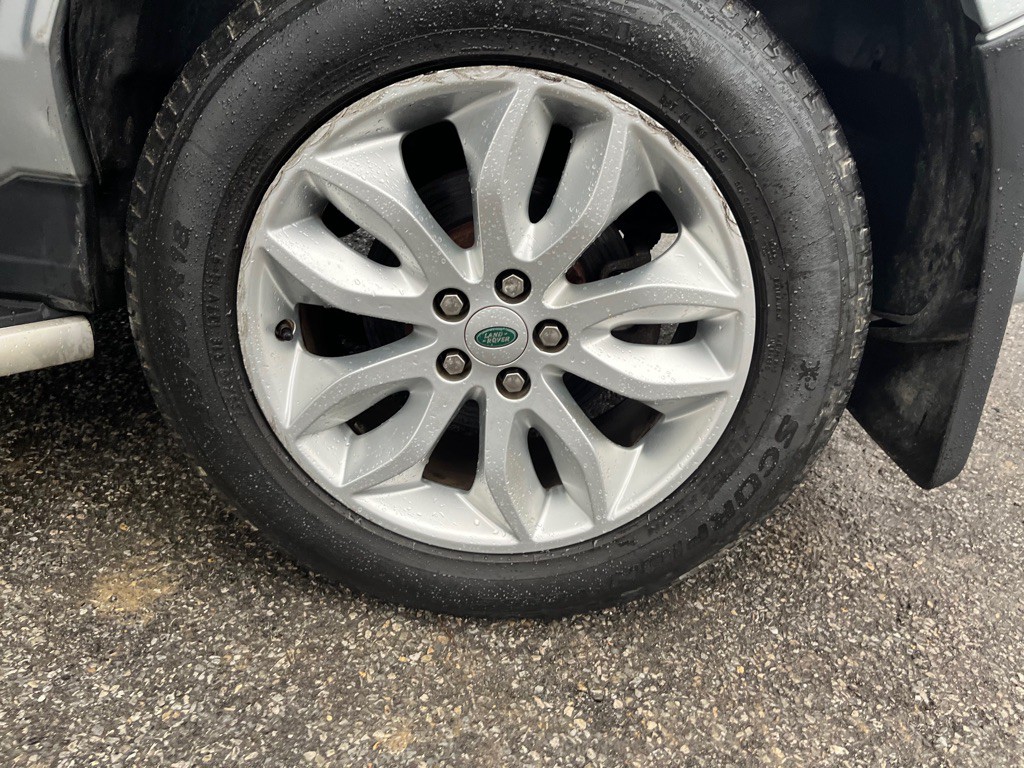 2011 Land Rover LR2 Image 9