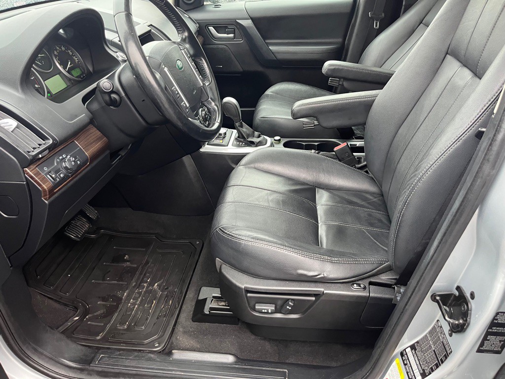 2011 Land Rover LR2 Image 11