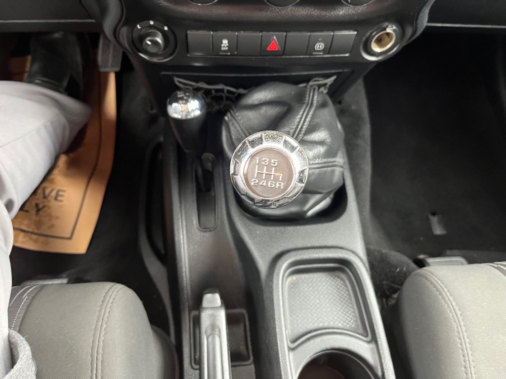 2011 Jeep Wrangler Image 13