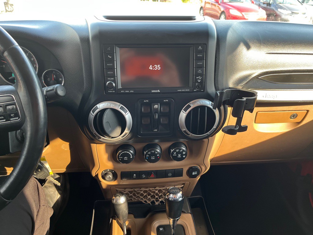 2011 Jeep Wrangler Unlimited Image 14
