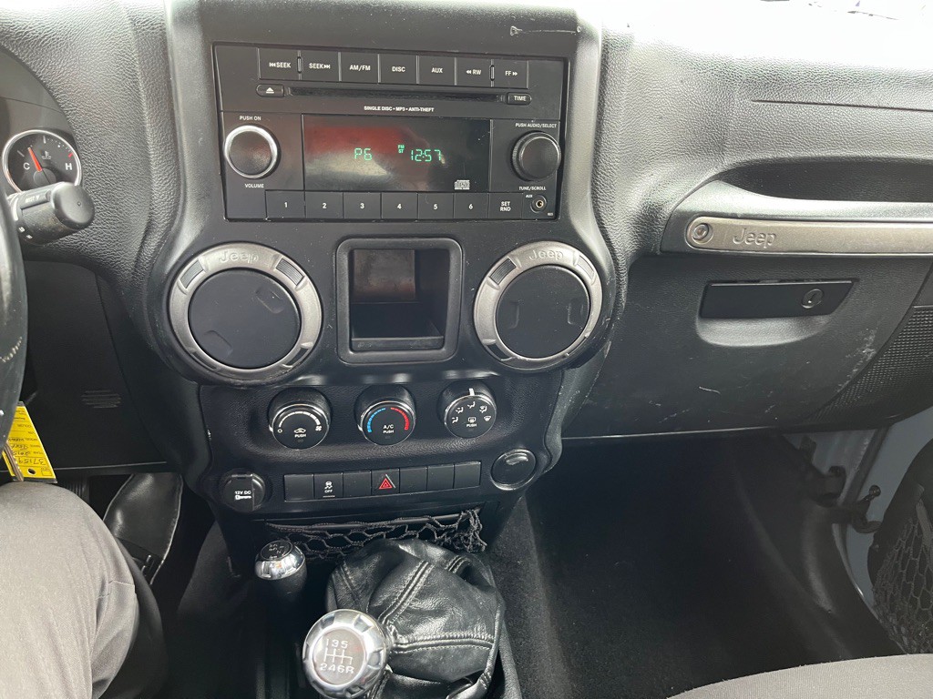 2015 Jeep Wrangler Image 12