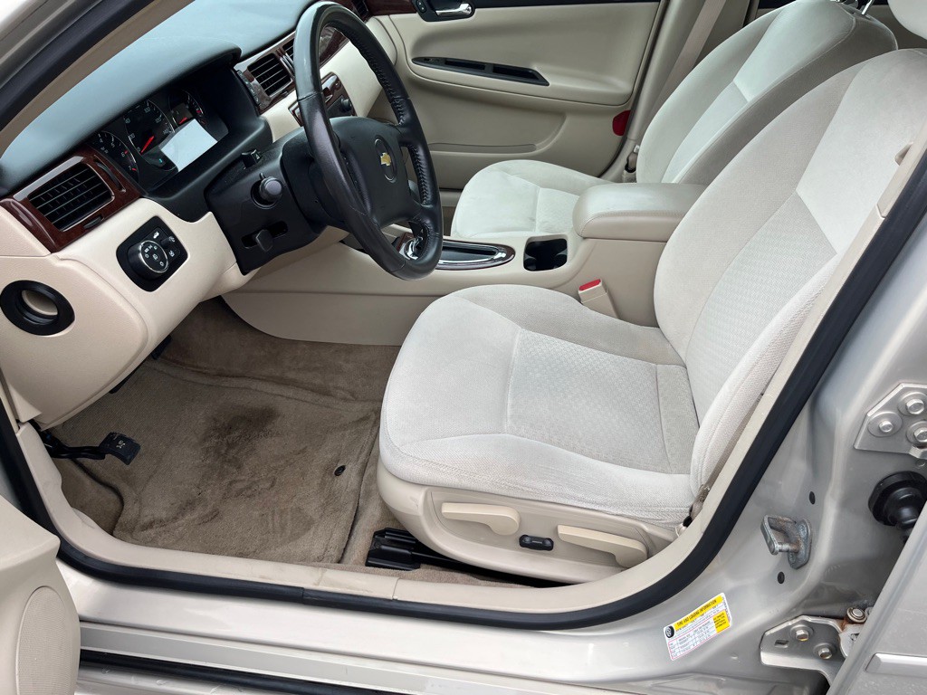 2010 Chevrolet Impala Image 10