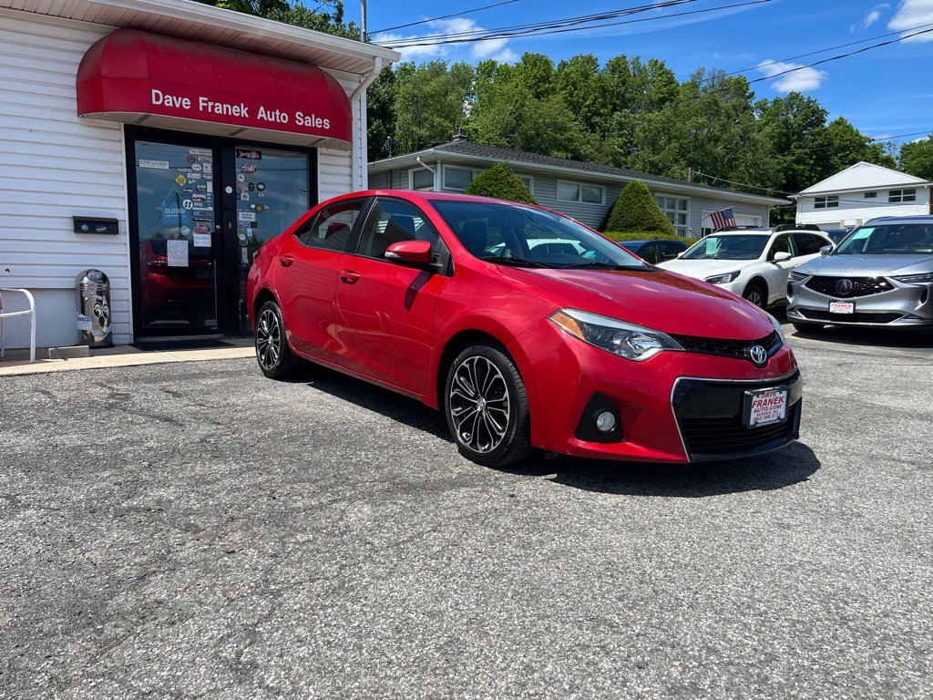2015 Toyota Corolla Image 1