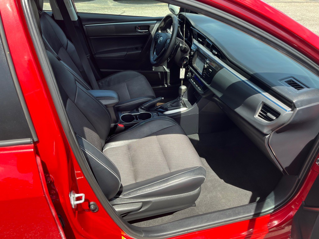 2015 Toyota Corolla Image 11