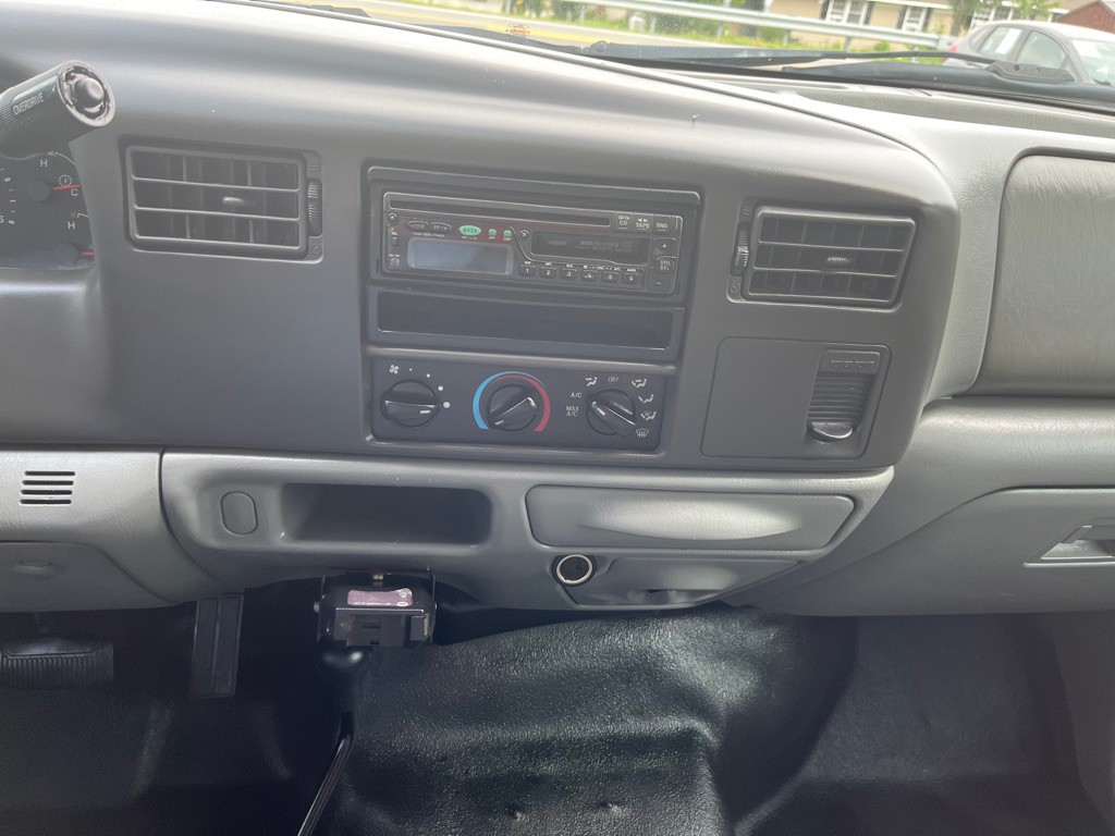 2004 Ford F-350 Image 11
