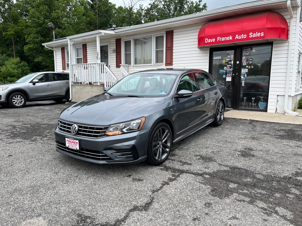 2017 Volkswagen Passat Image 2