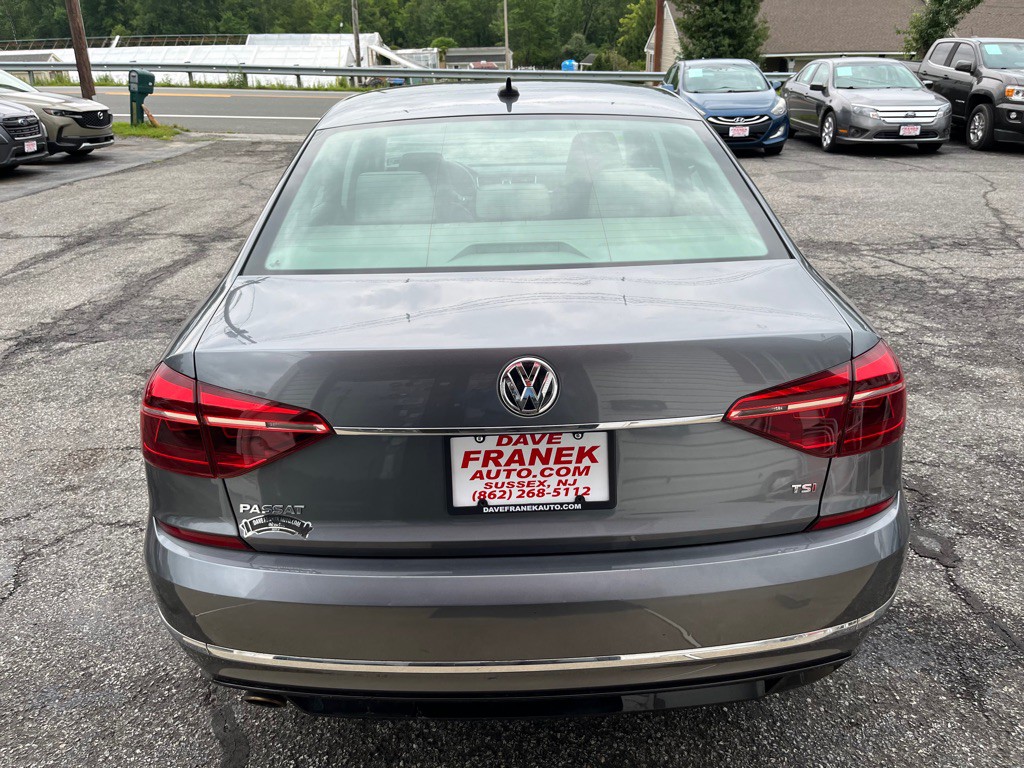 2017 Volkswagen Passat Image 7