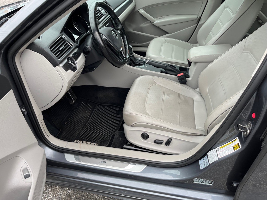 2017 Volkswagen Passat Image 9