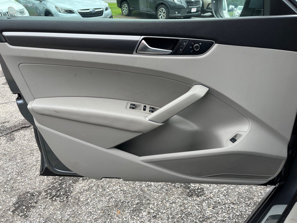 2017 Volkswagen Passat Image 10