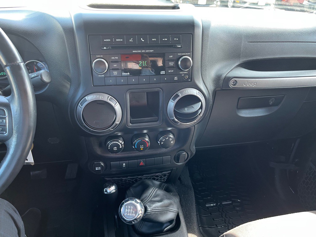 2015 Jeep Wrangler Image 15