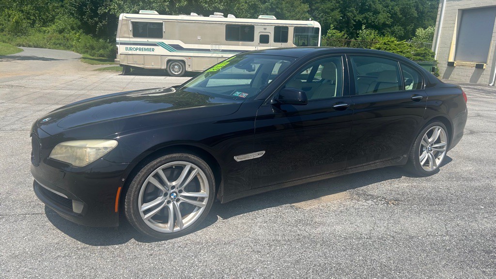 2010 BMW 7 Series Image 1