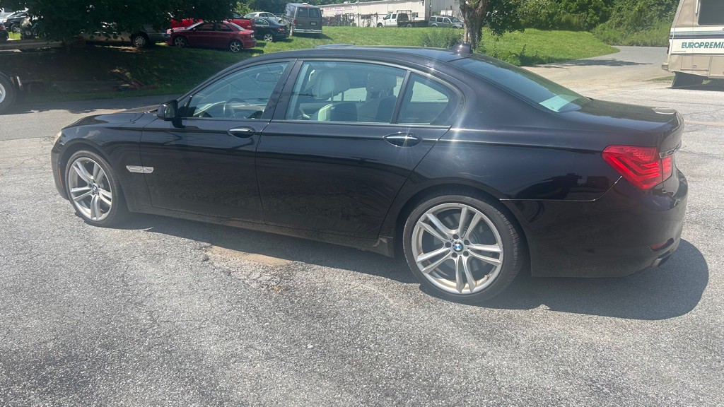 2010 BMW 7 Series Image 3