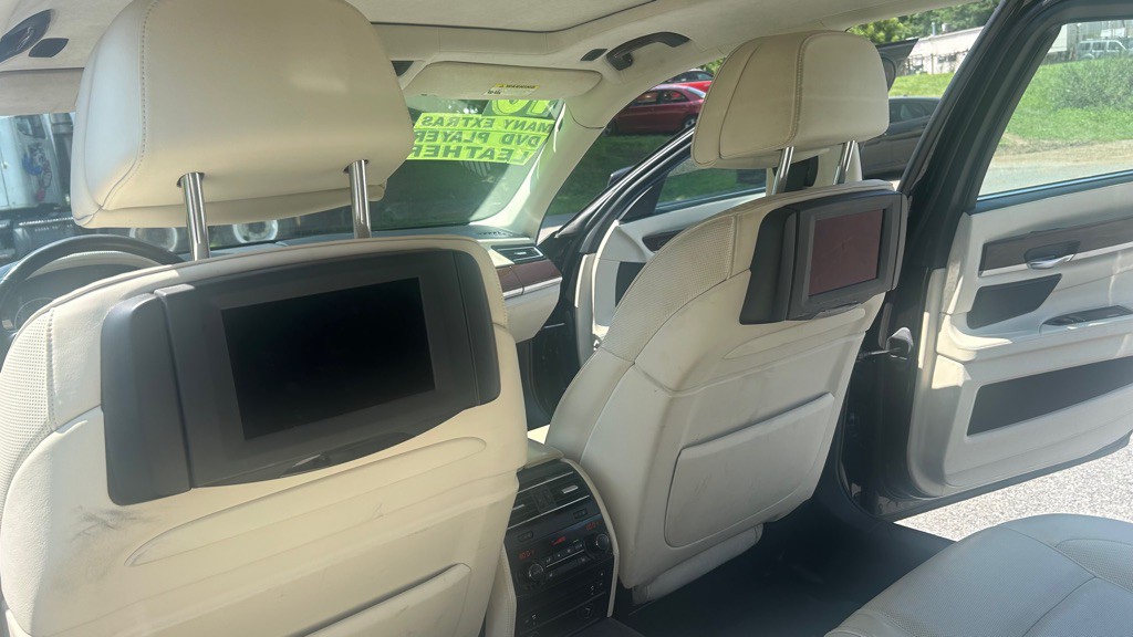 2010 BMW 7 Series Image 17