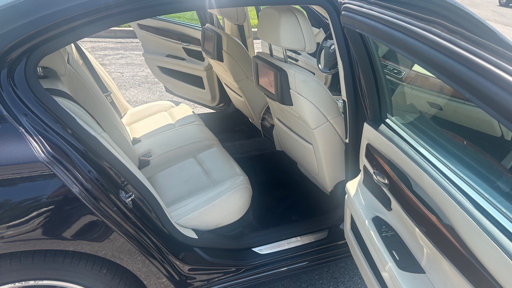 2010 BMW 7 Series Image 19