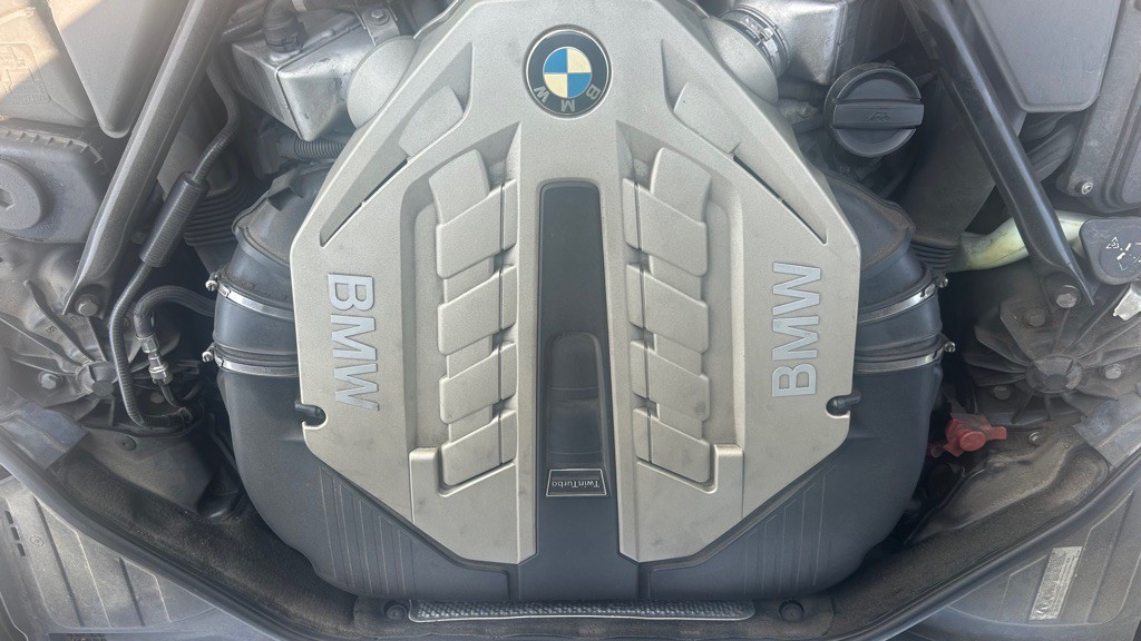 2010 BMW 7 Series Image 23