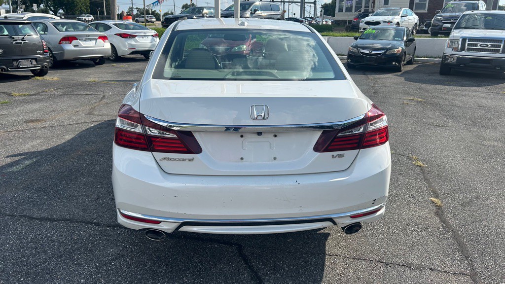 2016 Honda Accord Image 9