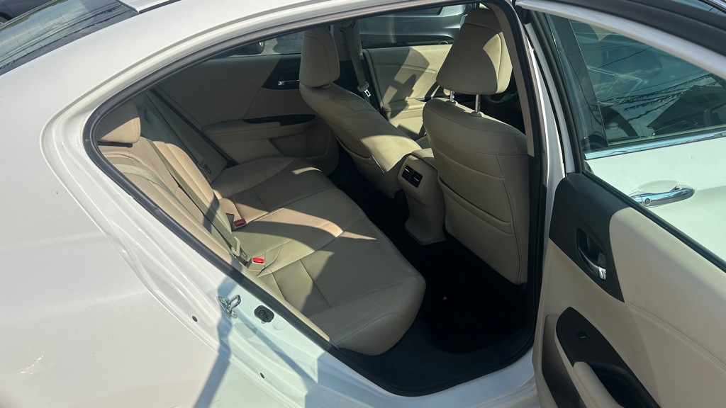 2016 Honda Accord Image 18