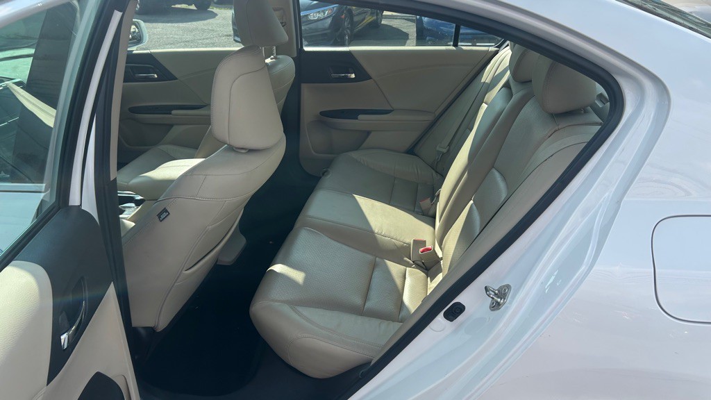 2016 Honda Accord Image 19