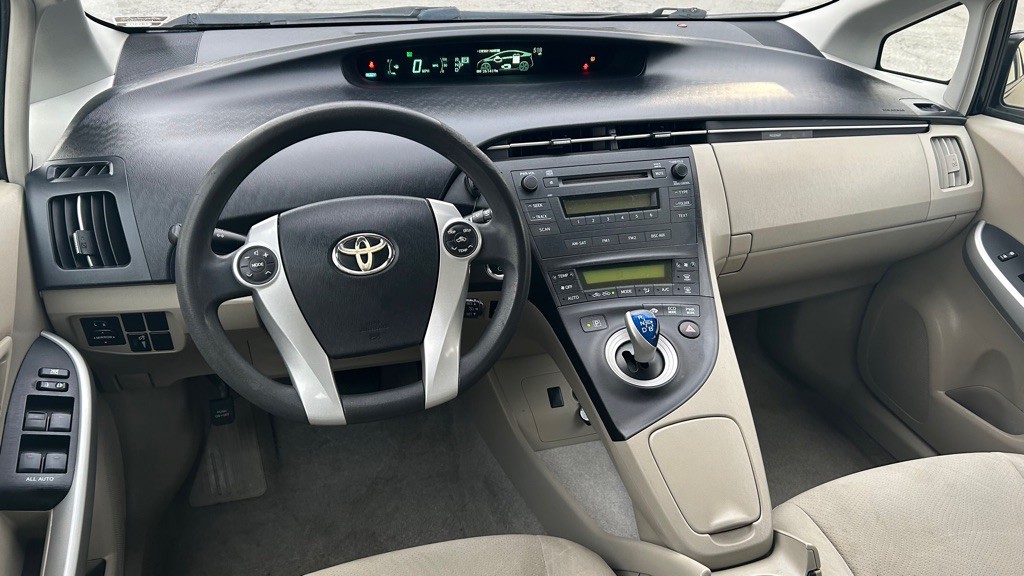 2011 Toyota Prius Image 12