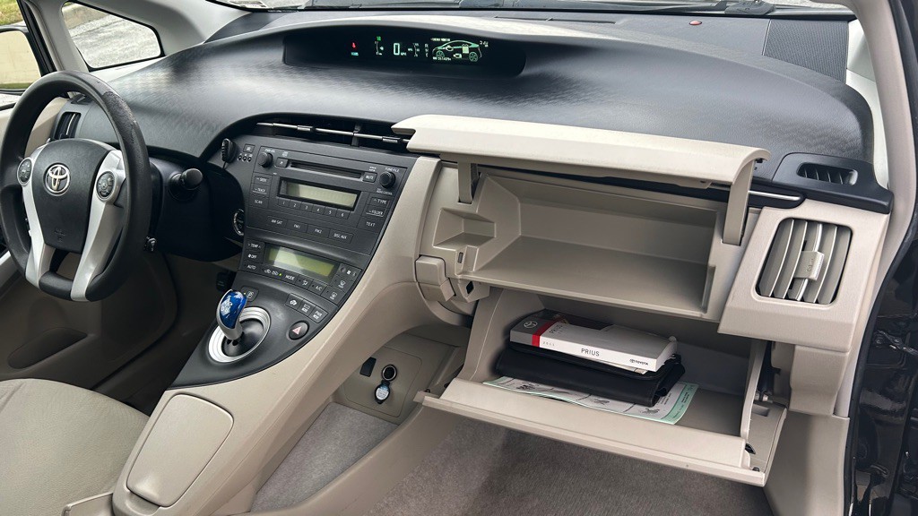 2011 Toyota Prius Image 16