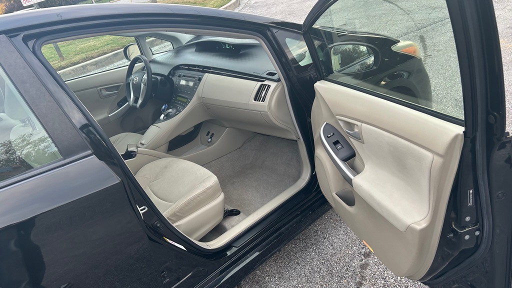 2011 Toyota Prius Image 17