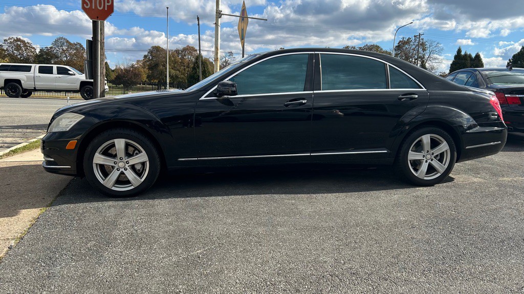 2010 Mercedes-Benz S-Class Image 3