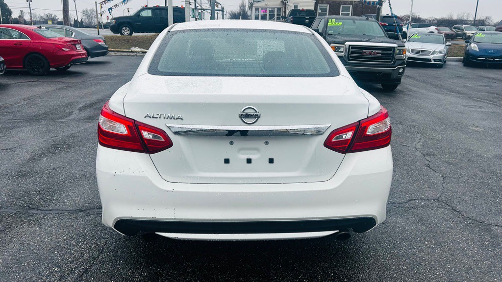 2016 Nissan Altima Image 6