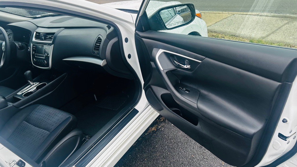2016 Nissan Altima Image 13