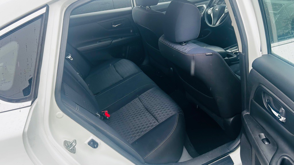 2016 Nissan Altima Image 14