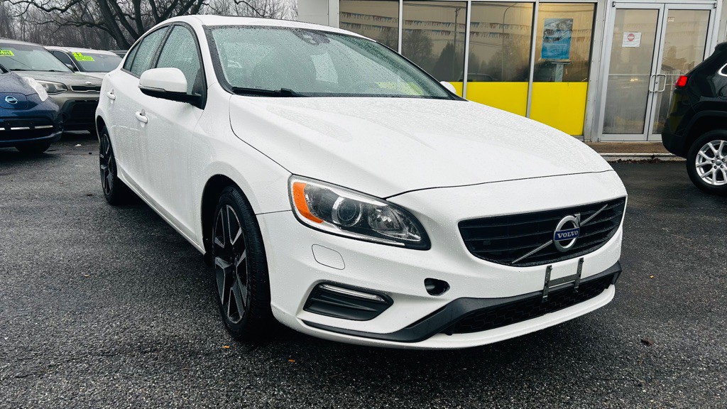 2017 Volvo S60 Image 1