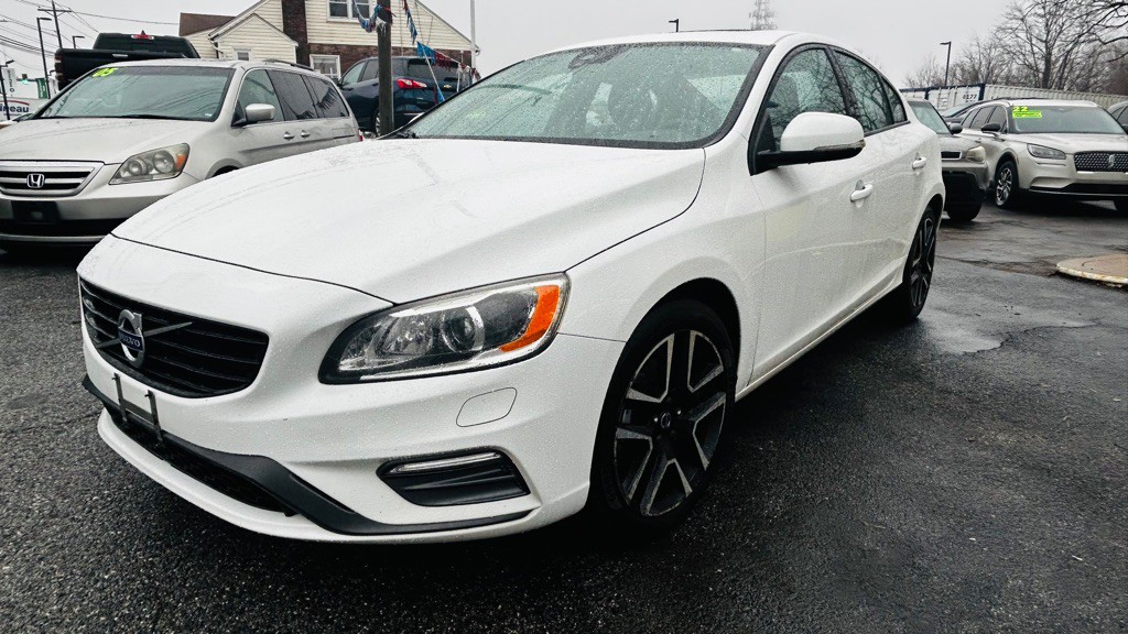 2017 Volvo S60 Image 2