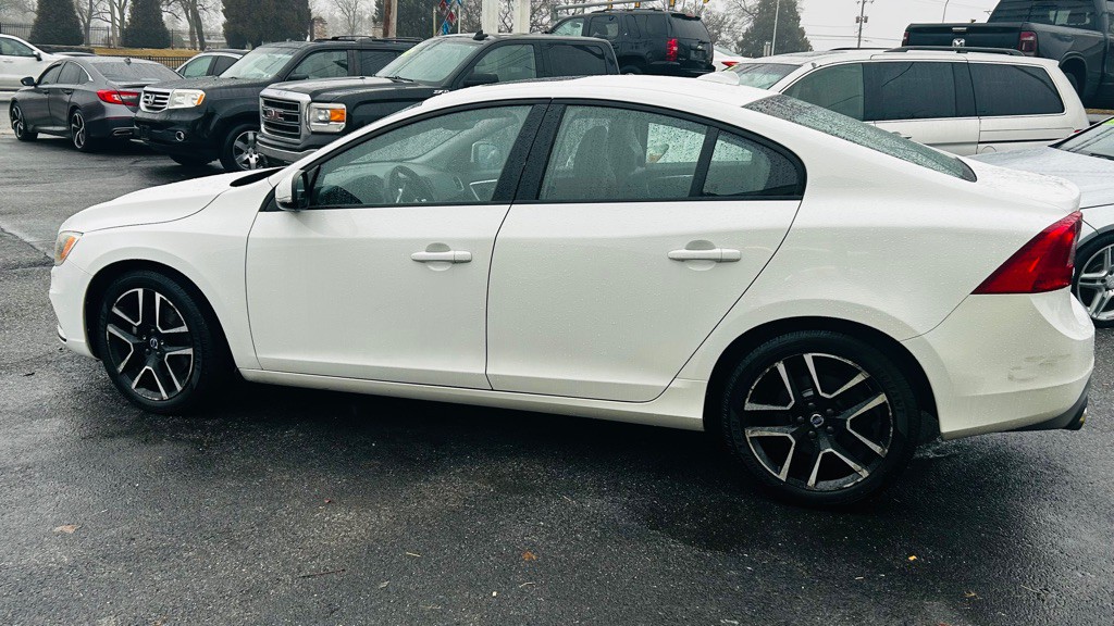 2017 Volvo S60 Image 5