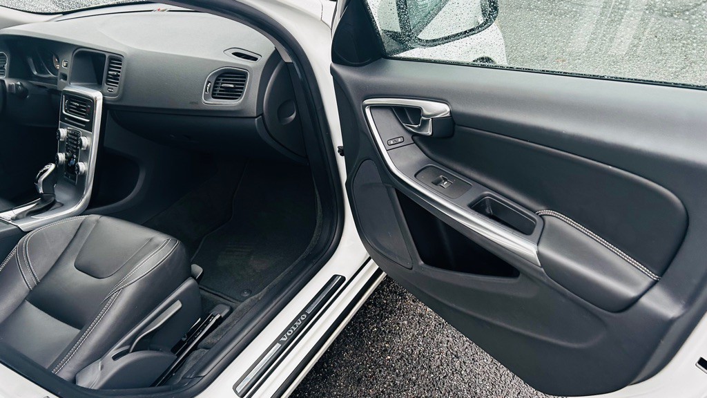 2017 Volvo S60 Image 11