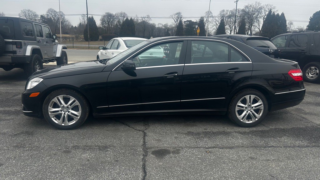 2011 Mercedes-Benz E-Class Image 1