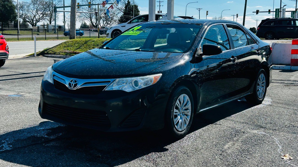 2014 Toyota Camry Image 2