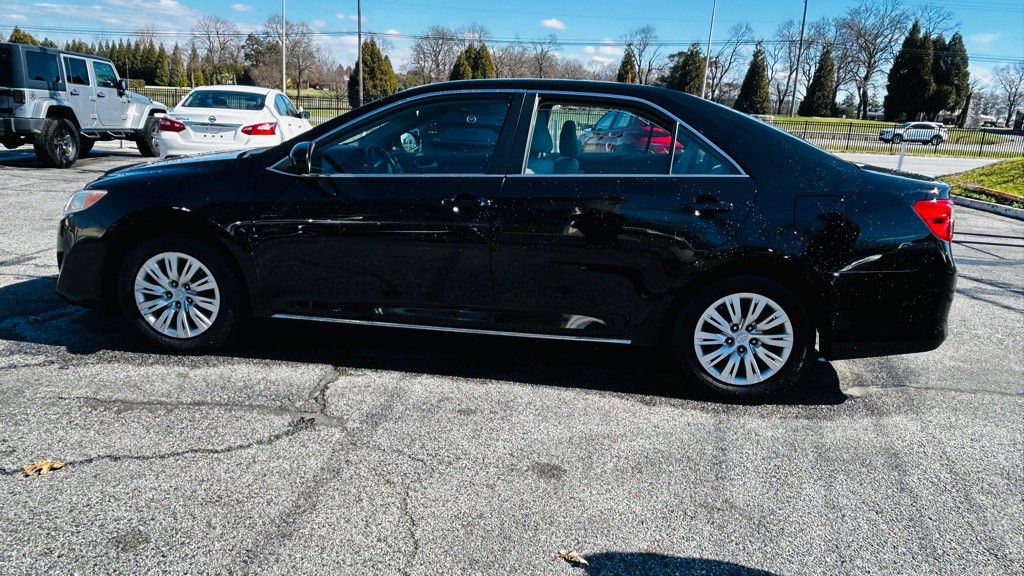 2014 Toyota Camry Image 4