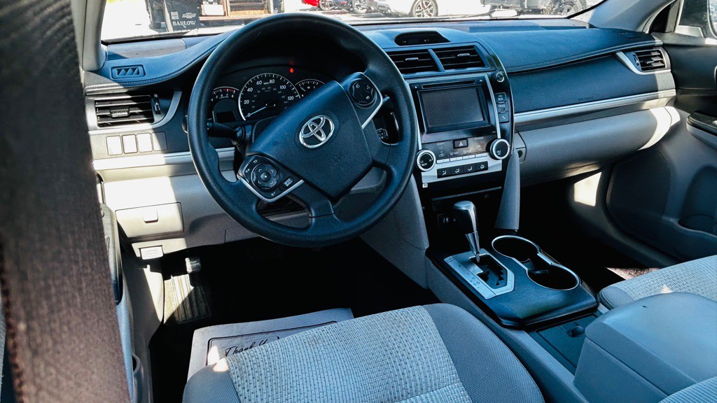 2014 Toyota Camry Image 9