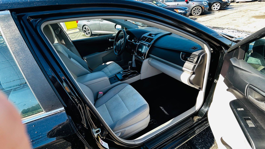 2014 Toyota Camry Image 10