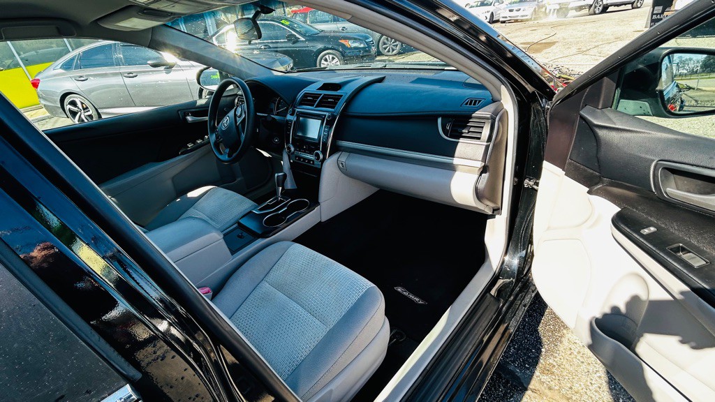 2014 Toyota Camry Image 11