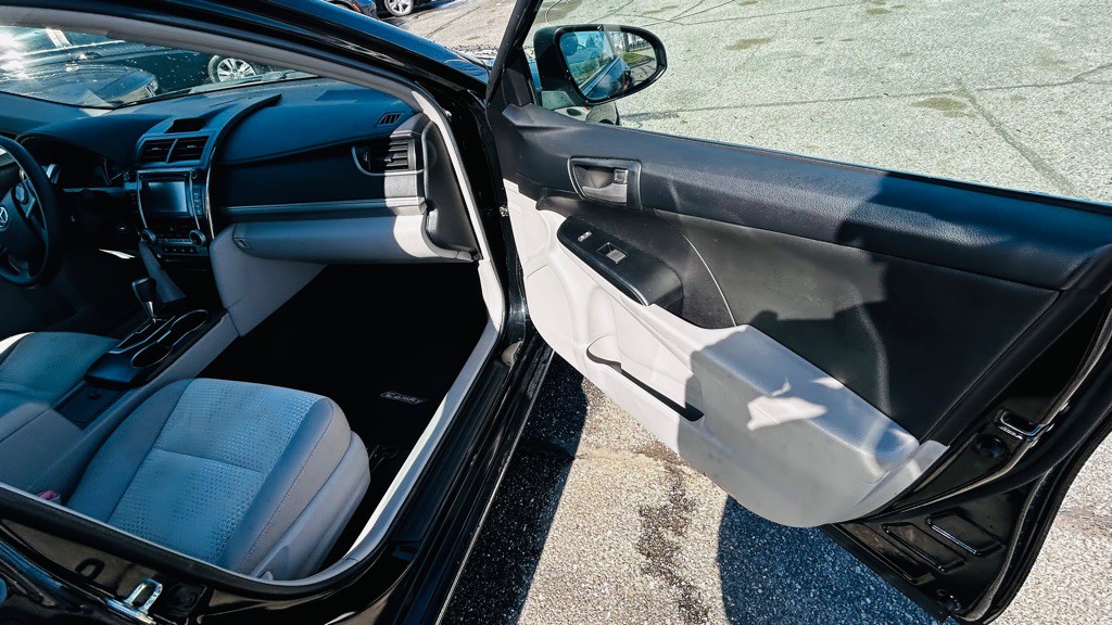 2014 Toyota Camry Image 12